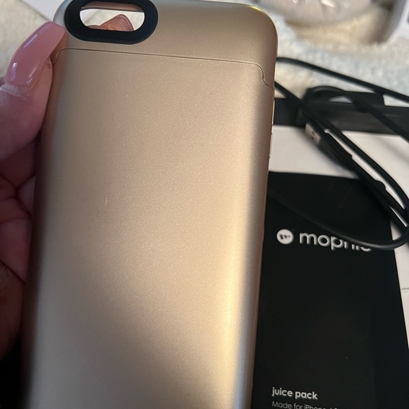 This is a gold iPhone 6 Plus battery charger case (Mophie) - Picture 2 of 6
